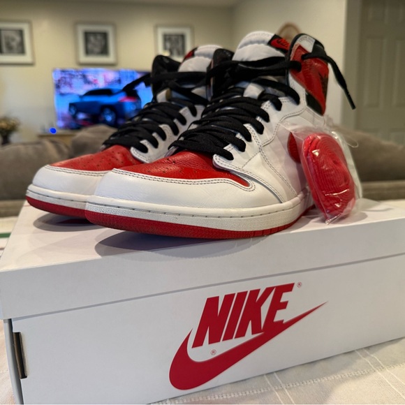 Air Jordan 1 Retro High OG shoes main image 2